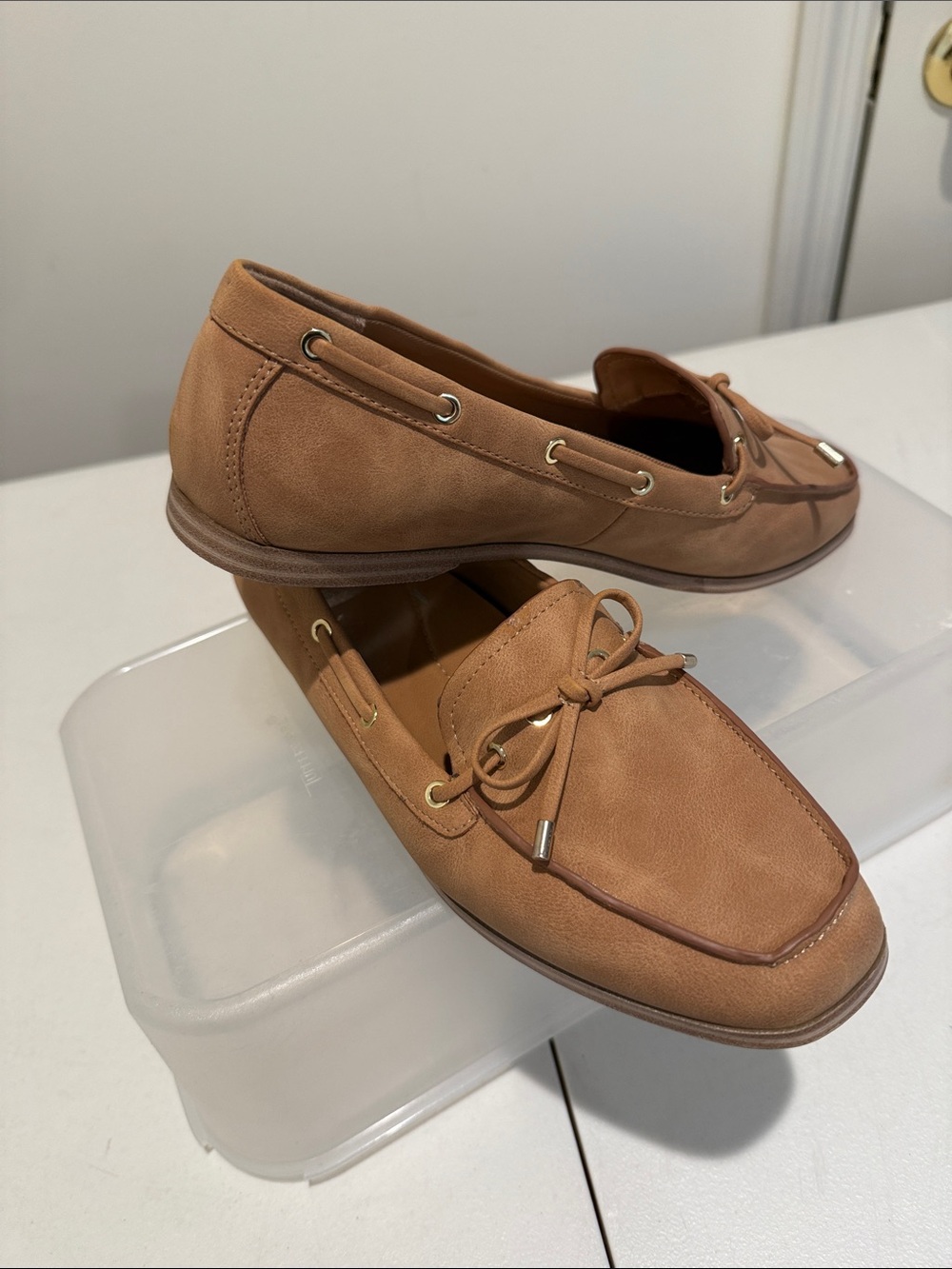 NWOT DV Dolce Vita Tan Slip On Classic Autumn Loafers Bow Top Faux Suede 9 - Picture 2 of 10